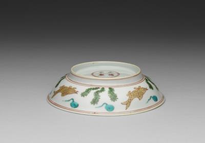 图片[3]-Dish with fish and water weeds in wucai painted enamels, Ming dynasty, Zhengde reign (1506-1521)-China Archive